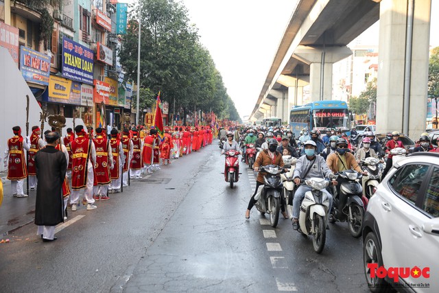 Đường phố Hà Đông náo nhiệt trong lễ rước Thánh tại làng Đơ, Hà Nội - Ảnh 13.