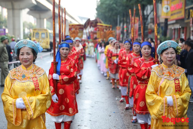 Đường phố Hà Đông náo nhiệt trong lễ rước Thánh tại làng Đơ, Hà Nội - Ảnh 11.