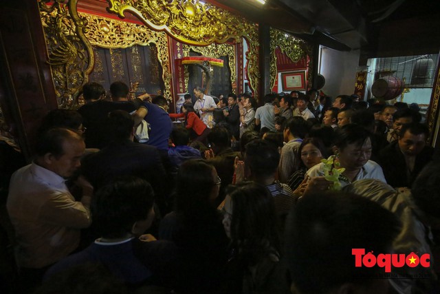 Hàng ngàn người đổ về Lễ khai ấn đền Trần Xuân Kỷ Hợi 2019 - Ảnh 10.