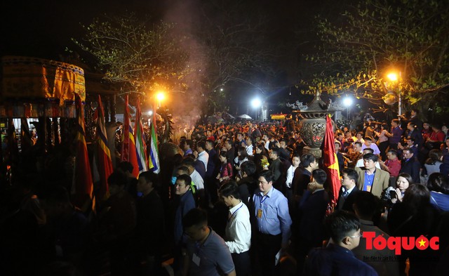 Hàng ngàn người đổ về Lễ khai ấn đền Trần Xuân Kỷ Hợi 2019 - Ảnh 13.