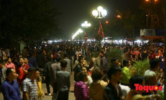 Hàng ngàn người đổ về Lễ khai ấn đền Trần Xuân Kỷ Hợi 2019 - Ảnh 17.