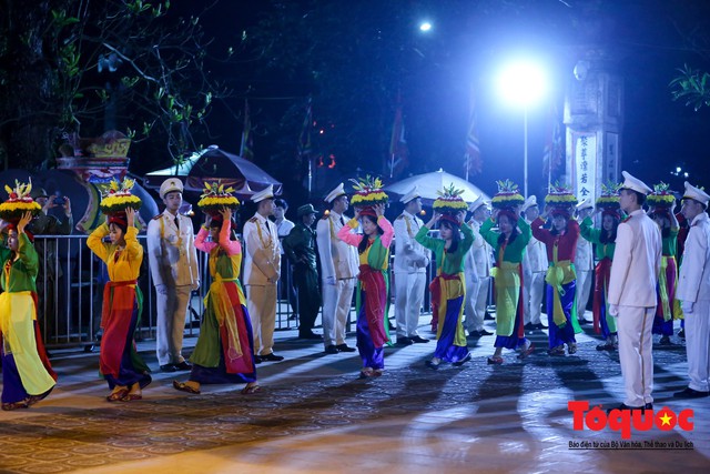 Hàng ngàn người đổ về Lễ khai ấn đền Trần Xuân Kỷ Hợi 2019 - Ảnh 3.