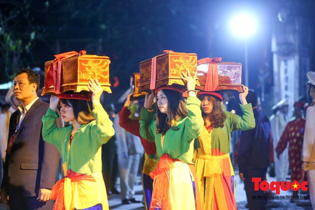 Hàng ngàn người đổ về Lễ khai ấn đền Trần Xuân Kỷ Hợi 2019 - Ảnh 2.