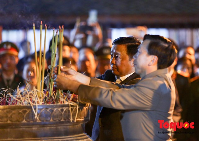 Hàng ngàn người đổ về Lễ khai ấn đền Trần Xuân Kỷ Hợi 2019 - Ảnh 5.