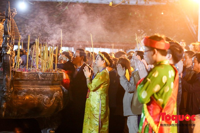 Hàng ngàn người đổ về Lễ khai ấn đền Trần Xuân Kỷ Hợi 2019 - Ảnh 14.