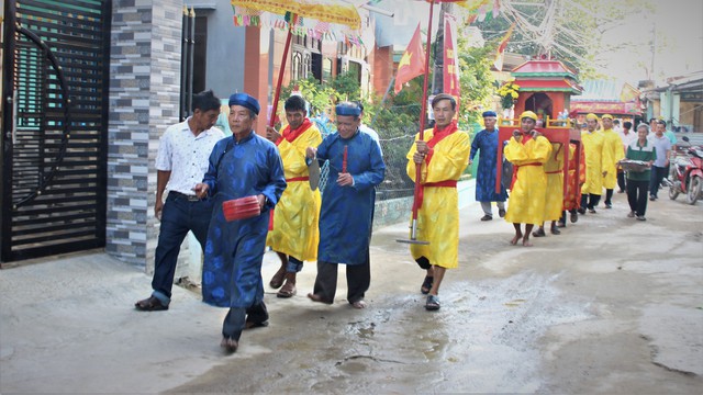 Tưng bừng Lễ cầu ngư làng chài Sâm Riêng, Quảng Nam - Ảnh 1.