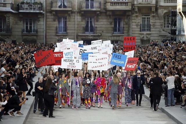 Nhà thiết kế Chanel qua đời: 20 thế giới trong mơ chỉ có thể của Karl Lagerfeld - Ảnh 5.