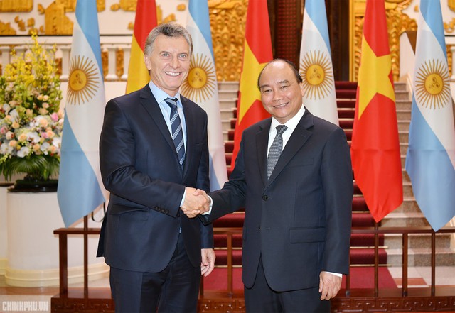 Thủ tướng Nguyễn Xuân Phúc hội kiến với Tổng thống nước Cộng hòa Argentina - Ảnh 1.