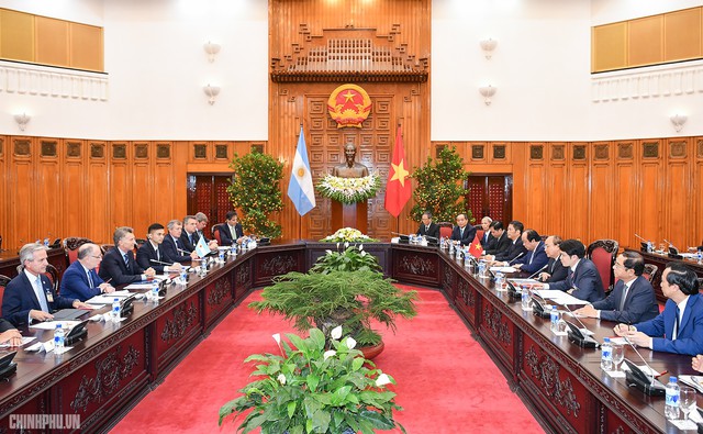 Thủ tướng Nguyễn Xuân Phúc hội kiến với Tổng thống nước Cộng hòa Argentina - Ảnh 3.