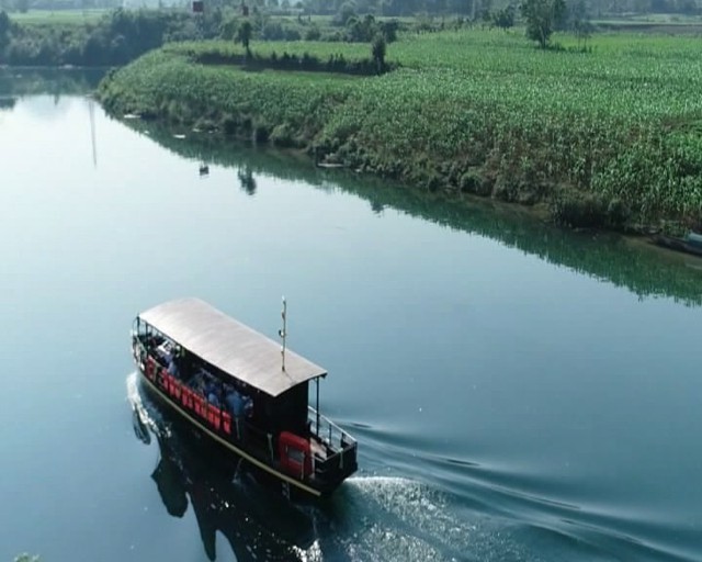 Quảng Bình: Mở tuyến du lịch đường sông tham quan thắng cảnh và làng nghề - Ảnh 1.