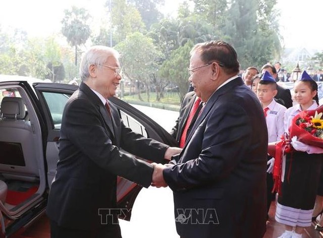 Tổng Bí thư, Chủ tịch nước Nguyễn Phú Trọng hội đàm với Tổng Bí thư, Chủ tịch nước CHDCND Lào - Ảnh 1.