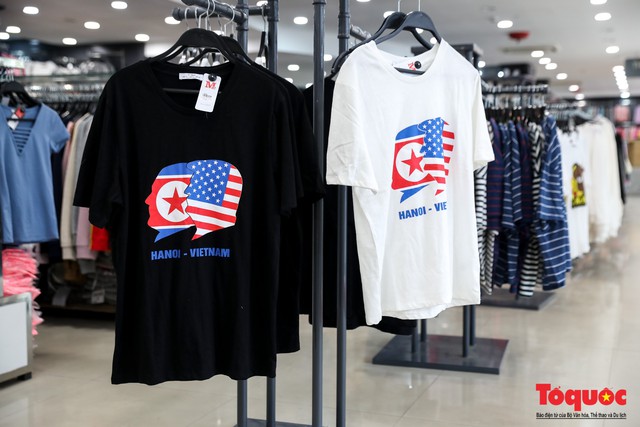 Doanh nghiệp Việt tung mẫu áo quốc kì Mỹ - Triều thu hút nhiều du khách nước ngoài - Ảnh 3.