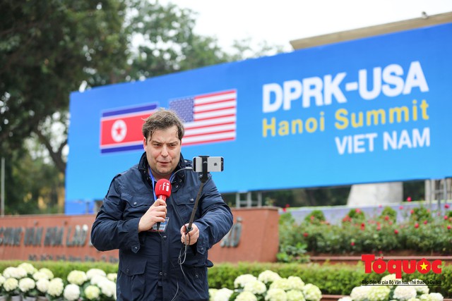 Hàng trăm phóng viên, báo chí chạy đua thông tin trước thềm hội nghị thượng đỉnh Mỹ - Triều - Ảnh 15.