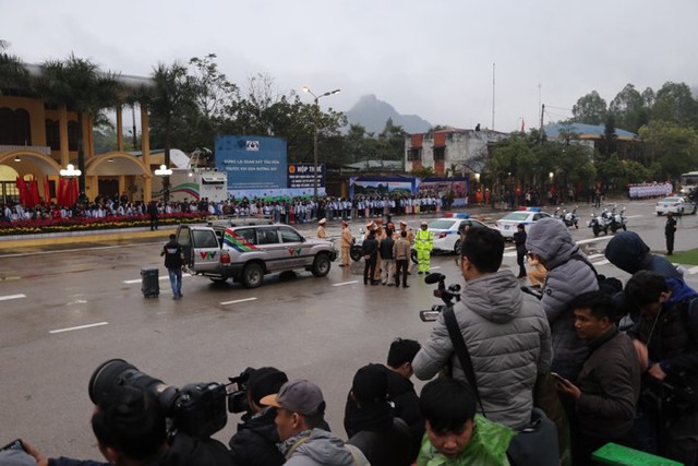 Cập nhật: Đoàn xe chở Nhà lãnh đạo Kim Jong-un đã về tới Hà Nội - Ảnh 39.