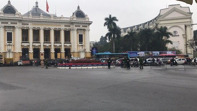 Đông đảo người dân Hà Nội ra đường chào đón Nhà lãnh đạo Kim Jong-un - Ảnh 7.