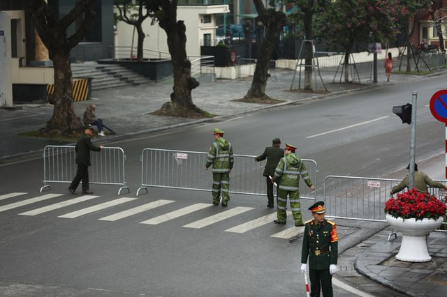 Đông đảo người dân Hà Nội ra đường chào đón Nhà lãnh đạo Kim Jong-un - Ảnh 11.