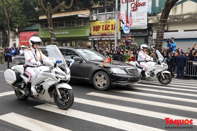 Chiêm ngưỡng đoàn xe Chủ tịch Kim Jong-un được xe bọc thép hộ tống trên đường phố Hà Nội - Ảnh 8.