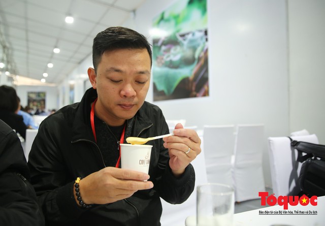Phóng viên nước ngoài thích thú với ẩm thực Việt Nam - Ảnh 19.