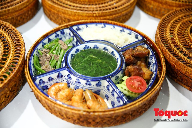 Phóng viên nước ngoài thích thú với ẩm thực Việt Nam - Ảnh 10.