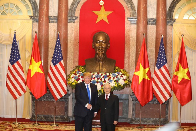 Clip, hình ảnh Tổng thống Donald Trump được đón tiếp trang trọng tại Phủ Chủ tịch - Ảnh 1.