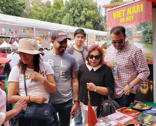 Gian hàng Việt Nam được rất nhiều bạn Mexico yêu thích tại Lễ hội Phương Đông - Ảnh 5.