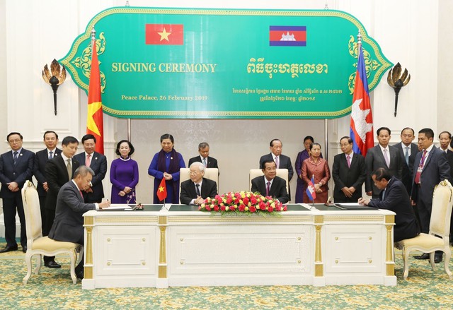 Vietnam Airlines và Bộ Du lịch Campuchia hợp tác phát triển du lịch  giai đoạn 2019-2021 - Ảnh 1.