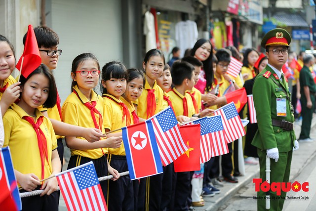 Con phố vàng Hàng Bông thật khác lạ trong buổi chiều Tổng thống Trump gặp nhà lãnh đạo Triều Tiên - Ảnh 5.