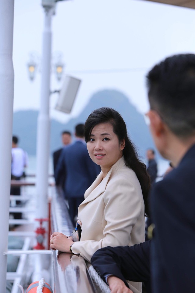 [ẢNH] Nhan sắc người đẹp quyền lực trong phái đoàn Triều Tiên thăm Vịnh Hạ Long - Ảnh 5.