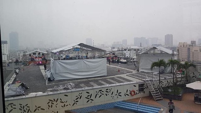 Choáng váng với trường quay dã chiến dựng ngay trên nóc khách sạn phục vụ Hội nghị Thượng đỉnh Mỹ- Triều - Ảnh 1.