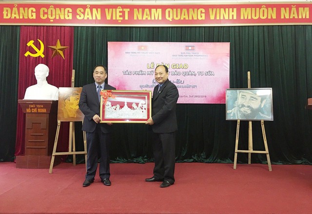 Việt Nam bàn giao 04 tác phẩm mỹ thuật bảo quản, tu sửa cho Lào - Ảnh 2.