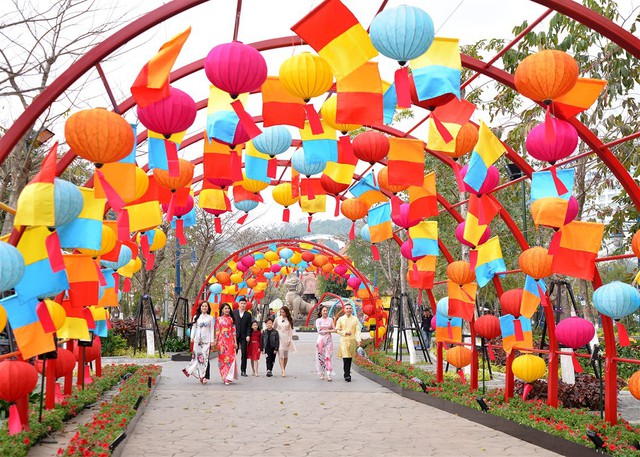 Mê mẩn không gian tết rực rỡ tại lễ hội hoa Sun World Halong Complex - Ảnh 8.