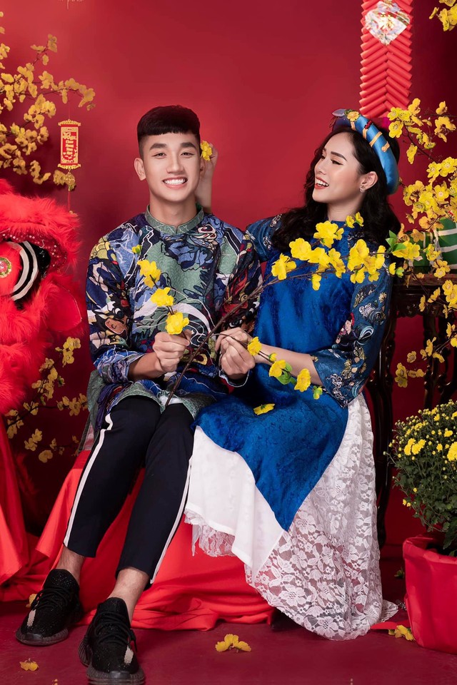 Tết Kỷ Hợi: Hội cầu thủ Việt cực đẹp trong áo dài cách tân - Ảnh 9.