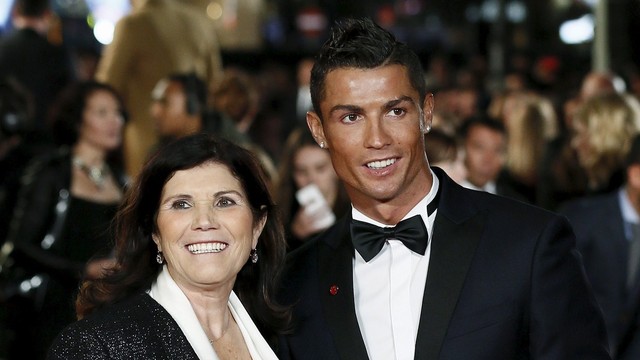 Từ vụ cáo buộc cưỡng hiếp: Mẹ Cristiano Ronaldo bất ngờ lên tiếng - Ảnh 1.