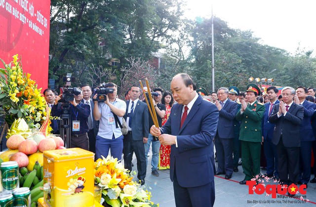 Thủ tướng Nguyễn Xuân Phúc trao Bằng xếp hạng Di tích Quốc gia đặc biệt gò Đống Đa - Ảnh 4.