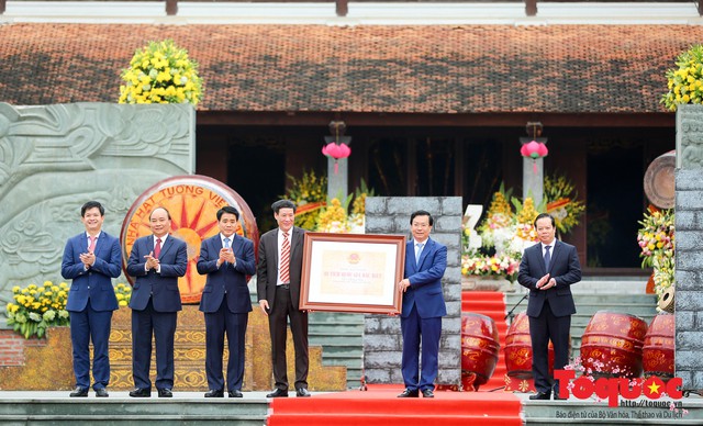 Thủ tướng Nguyễn Xuân Phúc trao Bằng xếp hạng Di tích Quốc gia đặc biệt gò Đống Đa - Ảnh 7.