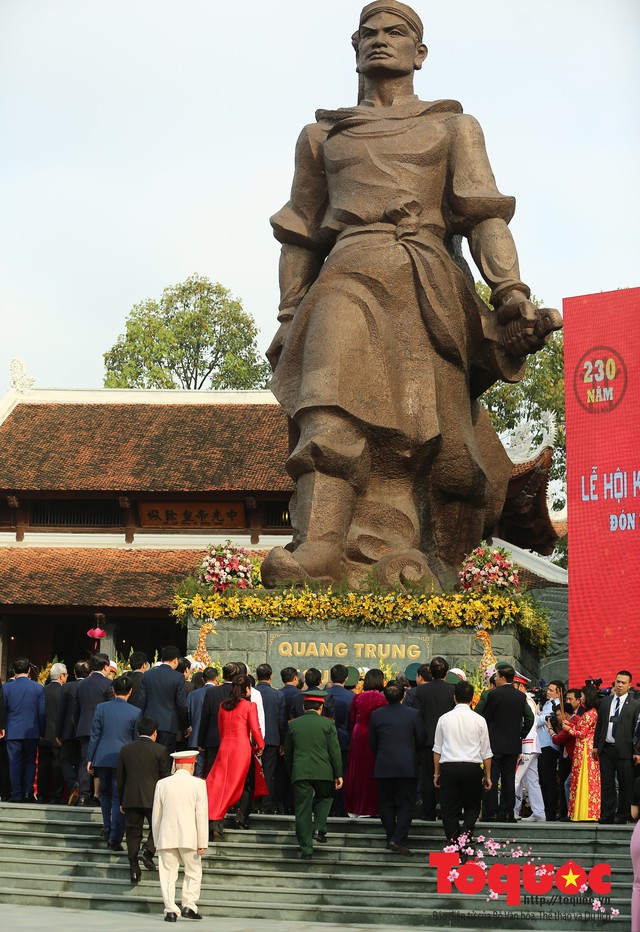 Thủ tướng Nguyễn Xuân Phúc trao Bằng xếp hạng Di tích Quốc gia đặc biệt gò Đống Đa - Ảnh 14.