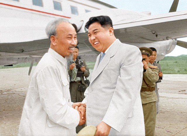 Nhìn lại những hình ảnh cảm động Chủ tịch Hồ Chí Minh và nhà lãnh đạo Kim Nhật Thành - Ảnh 1.