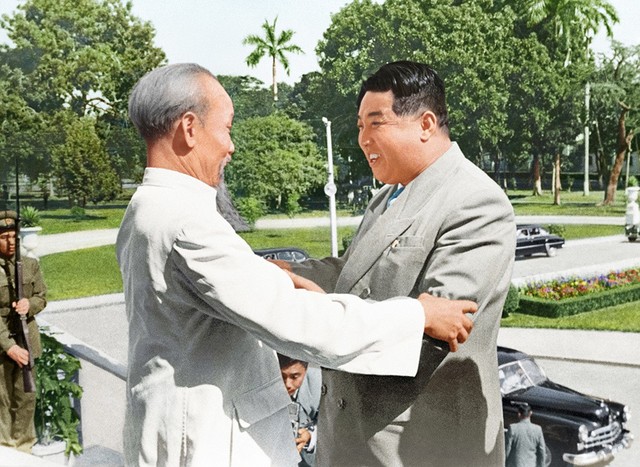 Nhìn lại những hình ảnh cảm động Chủ tịch Hồ Chí Minh và nhà lãnh đạo Kim Nhật Thành - Ảnh 9.
