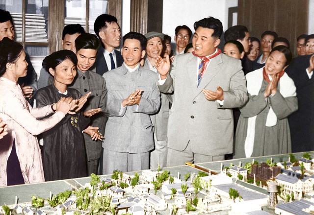 Nhìn lại những hình ảnh cảm động Chủ tịch Hồ Chí Minh và nhà lãnh đạo Kim Nhật Thành - Ảnh 11.