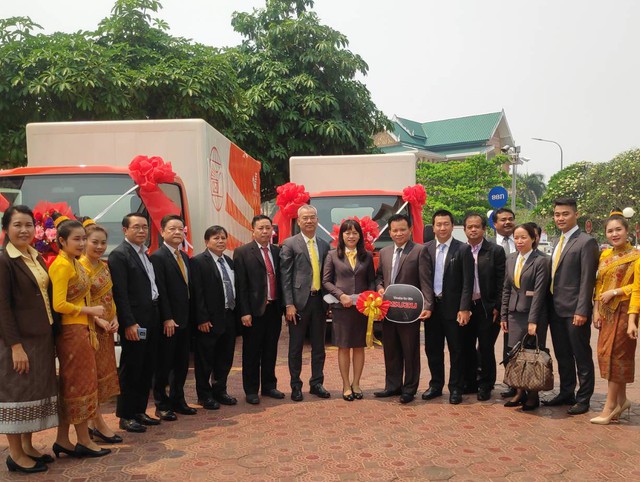 Bưu điện Việt Nam tặng Bưu chính Lào 02 xe ô tô chuyên ngành tải trọng 3,5 tấn - Ảnh 2.