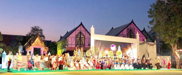 Nghệ thuật Việt Nam được bạn bè quốc tế đánh giá cao tại Liên hoan các dân tộc Asean - Ảnh 2.