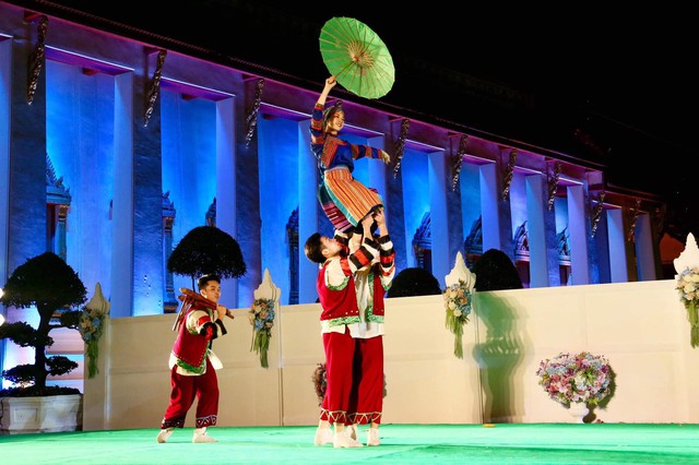 Nghệ thuật Việt Nam được bạn bè quốc tế đánh giá cao tại Liên hoan các dân tộc Asean - Ảnh 1.