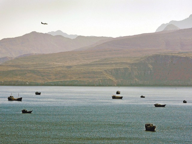 Nguy cơ đối đầu trên biển về năng lượng: Iran trực diện đáp trả Israel - Ảnh 1.