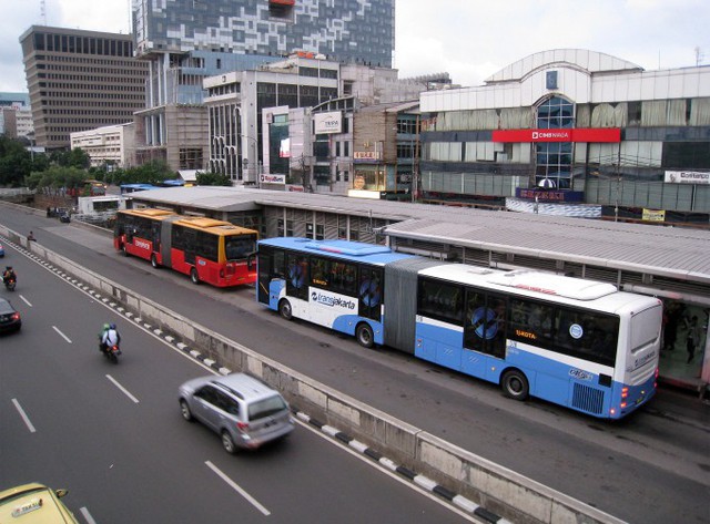 Chưa phù hợp với pháp luật hiện hành, Phó Thủ tướng Trịnh Đình Dũng yêu cầu rà soát dự thảo Nghị định quy định về kinh doanh vận tải bằng xe ô tô - Ảnh 1.