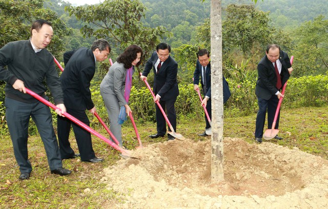 Phó Thủ tướng Vương Đình Huệ thăm khu Di tích Pác Pó  - Ảnh 2.