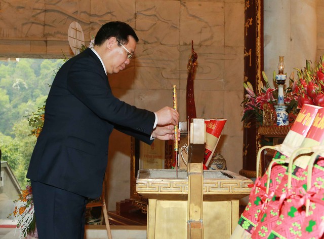 Phó Thủ tướng Vương Đình Huệ thăm khu Di tích Pác Pó  - Ảnh 1.
