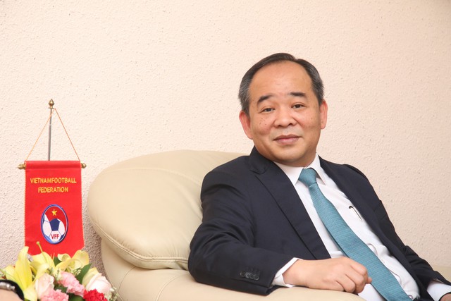 Thứ trưởng Bộ VHTTDL, Chủ tịch VFF Lê Khánh Hải tiếp Chủ tịch Liên đoàn bóng đá Trung Quốc - Ảnh 2.