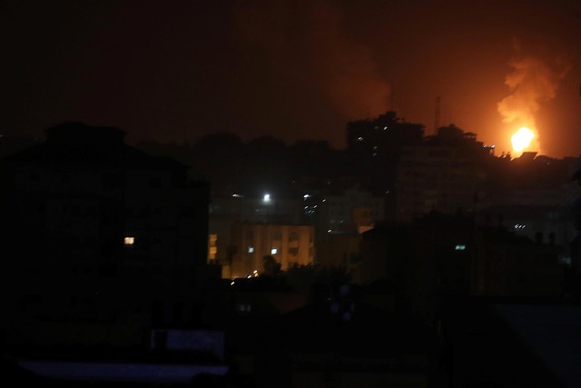 Phẫn nộ hỏa tiễn, Israel tung hỏa lực trực diện tại Gaza - Ảnh 1.