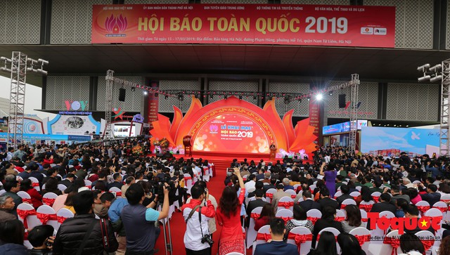 Thủ tướng Nguyễn Xuân Phúc đánh trống Khai mạc Hội báo toàn quốc năm 2019 - Ảnh 1.