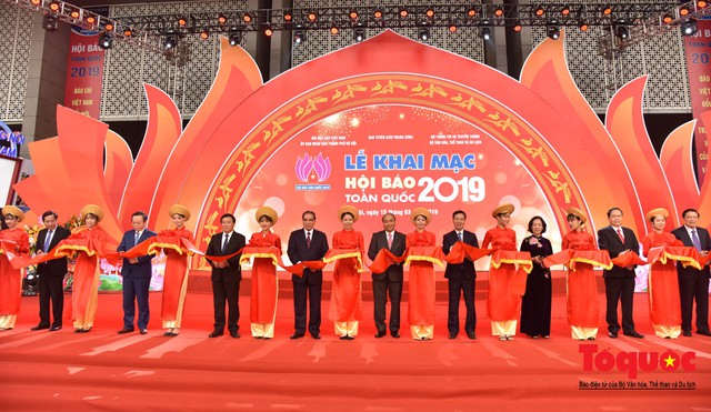 Thủ tướng Nguyễn Xuân Phúc đánh trống Khai mạc Hội báo toàn quốc năm 2019 - Ảnh 4.